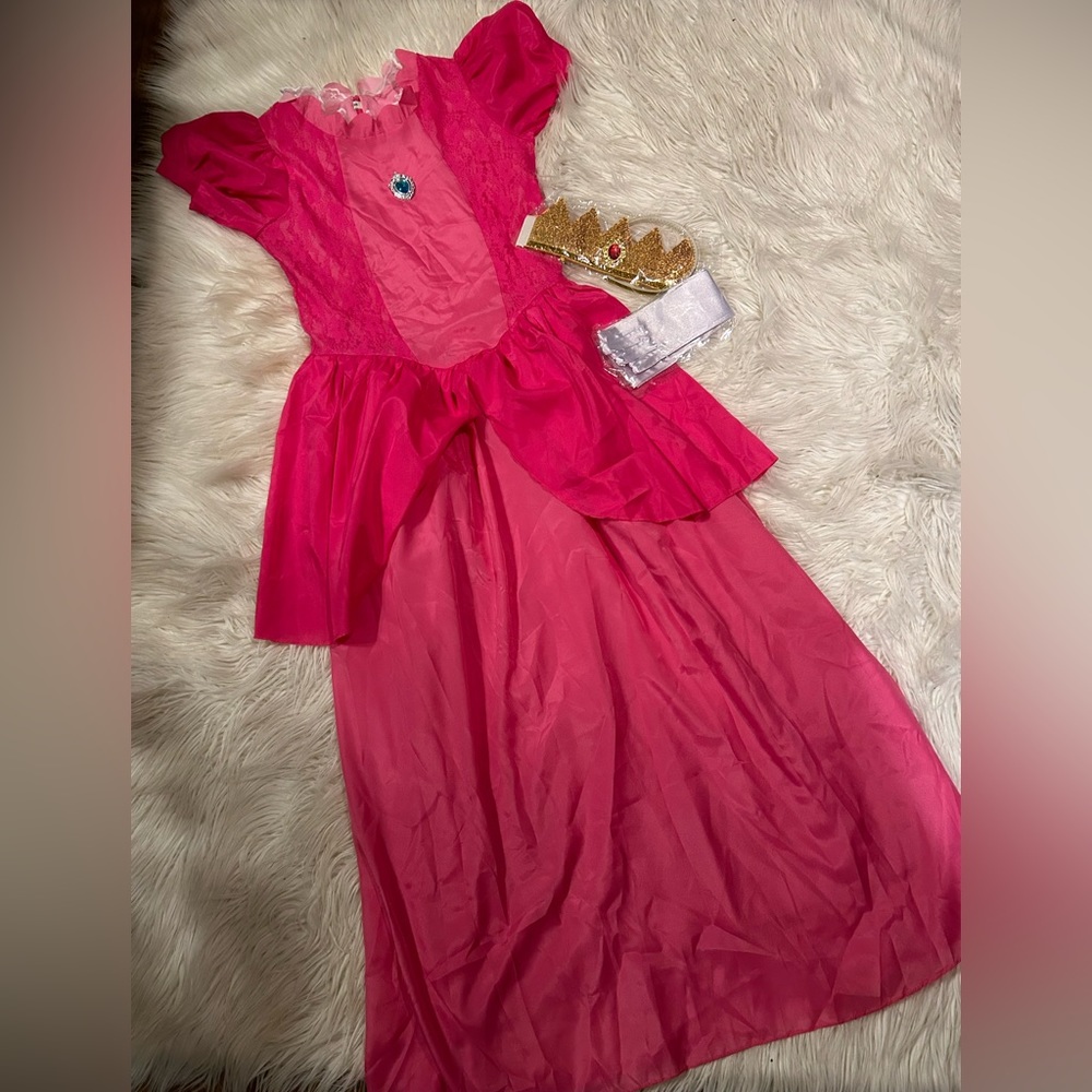 Princess Peach Halloween Costume